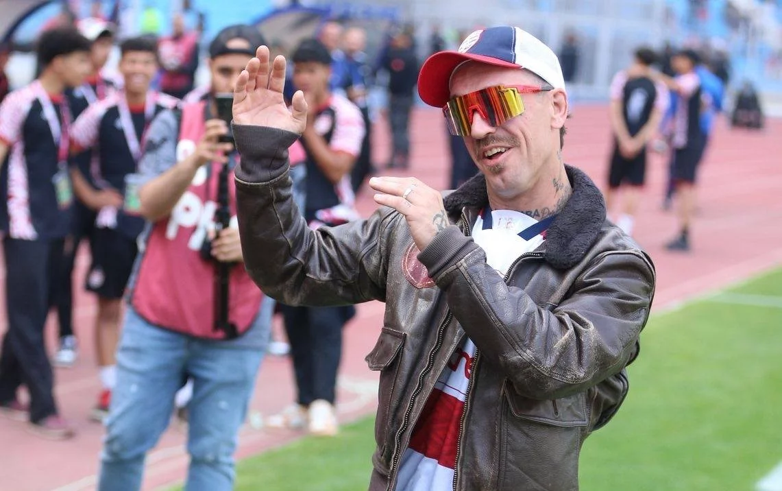 عشرة مليارات وانتدابات كبرى: فيرجي تشامبرز يُطلق مشروع الإنقاذ في الإفريقي