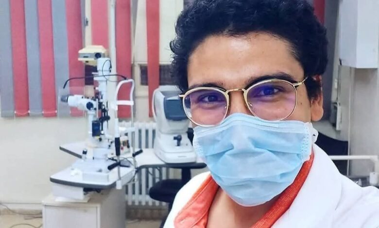  الدكتور ياسين بلغيث يعيد البصر لسيدة سبعينية في قابس