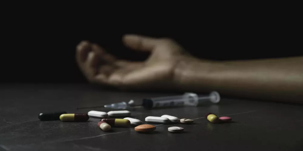 الدكتور يعالم مدمنيه بجرعات قاتلة.. القبض على اخطر مروج للمخدرات بتونس