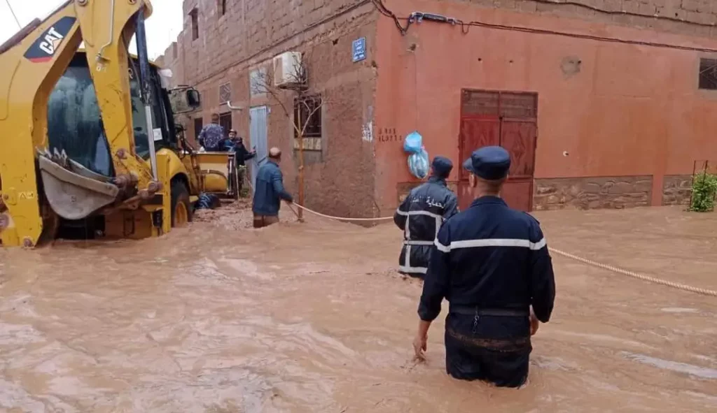 الجزائر تشهد كارثة فيضانات وسيول جارفة: قتلى وأكثر من 100 جريح وعمليات بحث مستمرة