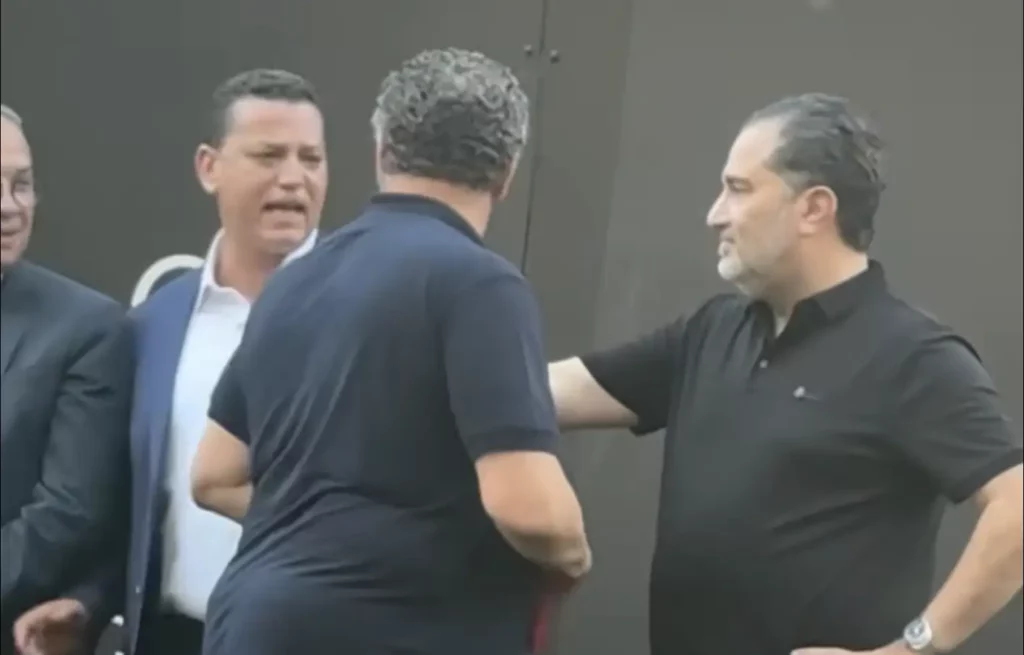منصة التتويج تتحول إلى حلبة صراع.. مدرب الترجي ورئيس الملعب التونسي في مواجهة مثيرة