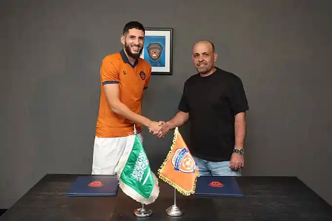 ياسين بن زية بقميص الفيحاء السعودي بعد فشل انتقاله إلى الترجي