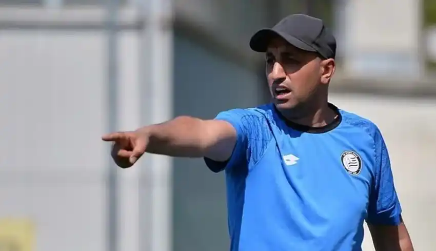 محمد الساحلي خلال تدريبه للنادي الإفريقي – موسم 2025