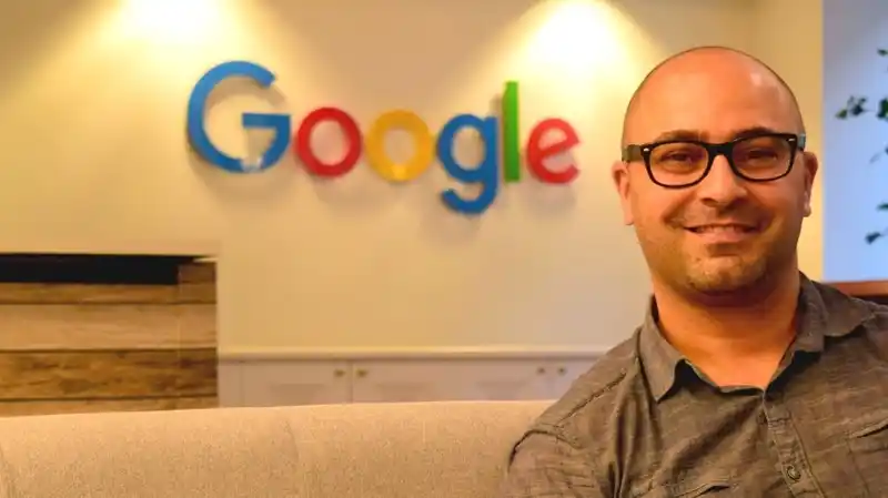 وليد المثلوثي مهندس غوغل التونسي في سان فرانسيسكو خلال مشروع Google Street View تونس