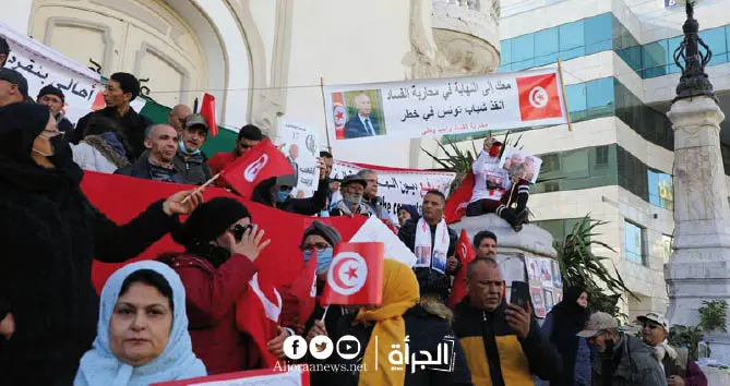 من شارع الحبيب بورقيبة: أنصار الرئيس يدعون لتطهير القضاء والإعلام