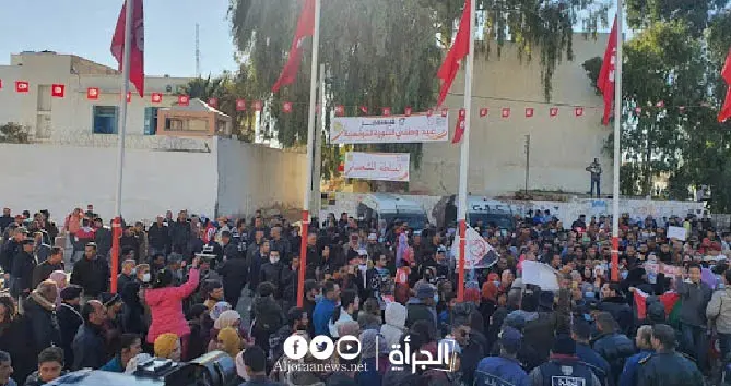 في ذكرى الثورة: إحتجاجات تسيطر على الشارع في قفصة وباجة وسيدي بوزيد وقبلي